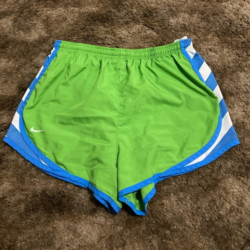 Women’s Green Nike Athletic Shorts Size Medium